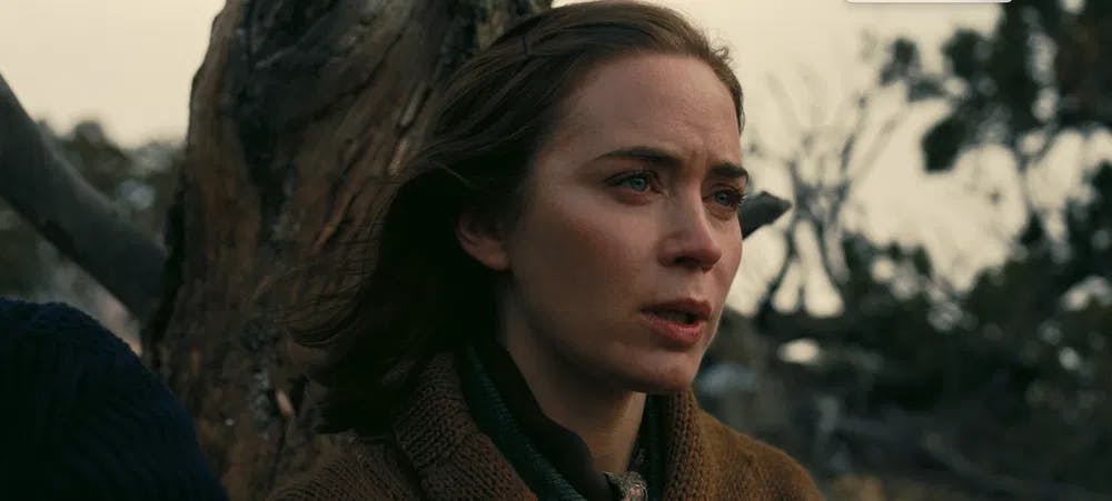 Woman in the shade of the bomb: Emily Blunt knows how to hold a grudge in "Oppenheimer" / Photo courtesy of Universal Pictures.