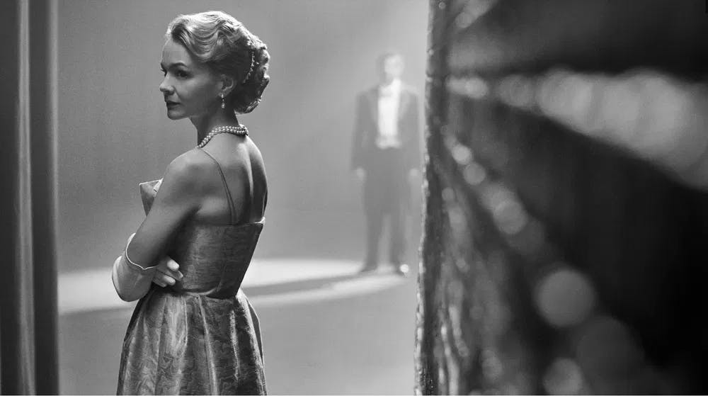 Always waiting in the wings: Carey Mulligan is the "Maestro"'s long-suffering wife. / Photo courtesy of Netflix.