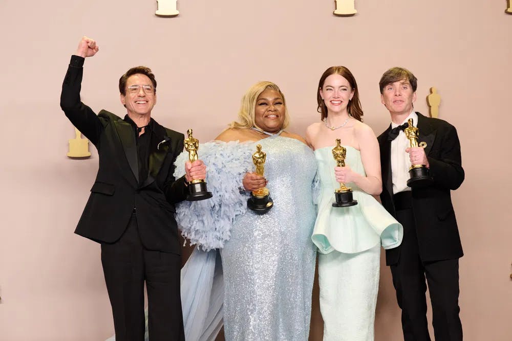 Winner's lineup" Robert Downey Jr., Da'Vine Joy Randolph, Emma Stone, and Cillian Murphy celebrate their Oscar wins backstage. / Photo by Michael Baker, courtesy of ©A.M.P.A.S.