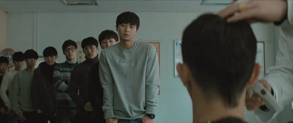 Full Metal Barber: Park Seo-Joon ready for a Police Academy make-over in "Midnight Runners" / Photo courtesy of Echelon.